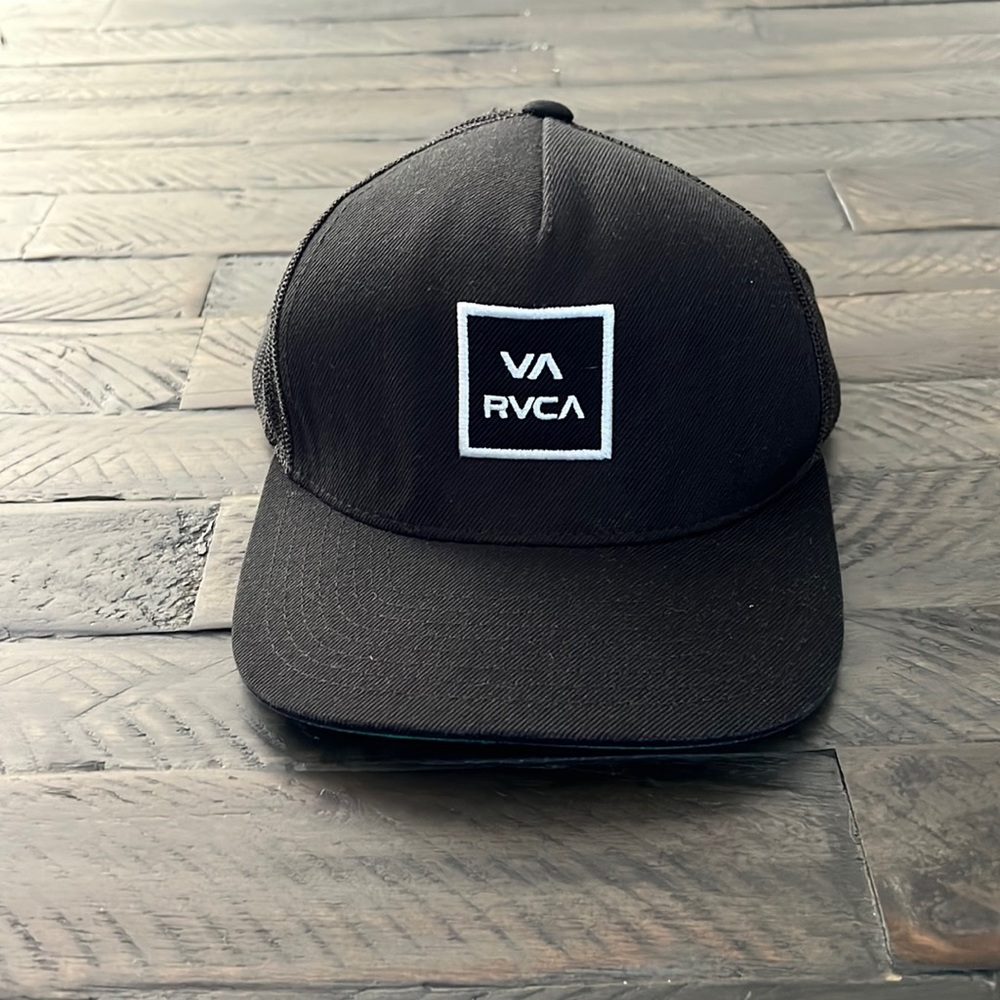 RVCA black mesh back adjustable hat. Excellent condition.